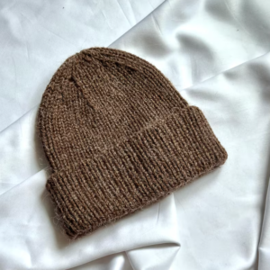 Ski Cabin Hat Knitting Pattern: Quick Unisex Aran Wool Ribbed Beanie